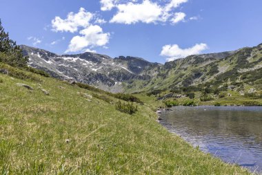 Balık Gölleri yakınlarındaki küçük göl, Rila dağı, Bulgaristan