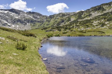 Balık Gölleri yakınlarındaki küçük göl, Rila dağı, Bulgaristan