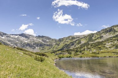 Balık Gölleri yakınlarındaki küçük göl, Rila dağı, Bulgaristan