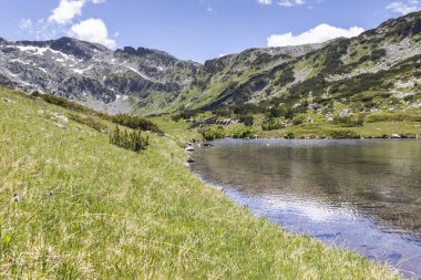 Balık Gölleri yakınlarındaki küçük göl, Rila dağı, Bulgaristan