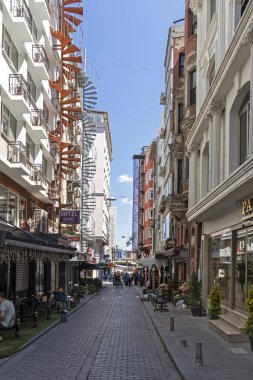 Eminönü ilçesinde Kiside binası ve caddesi