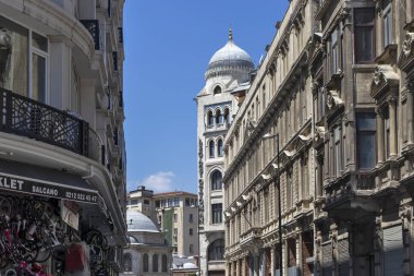 Eminönü ilçesinde Kiside binası ve caddesi
