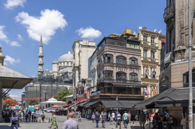 Eminönü ilçesinde Kiside binası ve caddesi