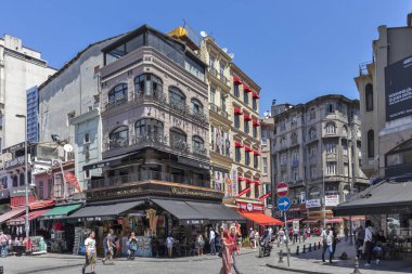Eminönü ilçesinde Kiside binası ve caddesi