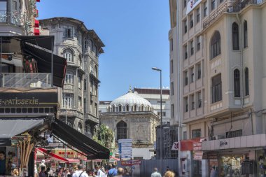 Eminönü ilçesinde Kiside binası ve caddesi