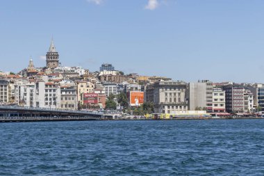 İstanbul'da Galata köprüsü ve Haliç