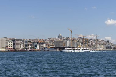 İstanbul'da Galata köprüsü ve Haliç