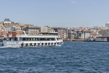 İstanbul'da Galata köprüsü ve Haliç