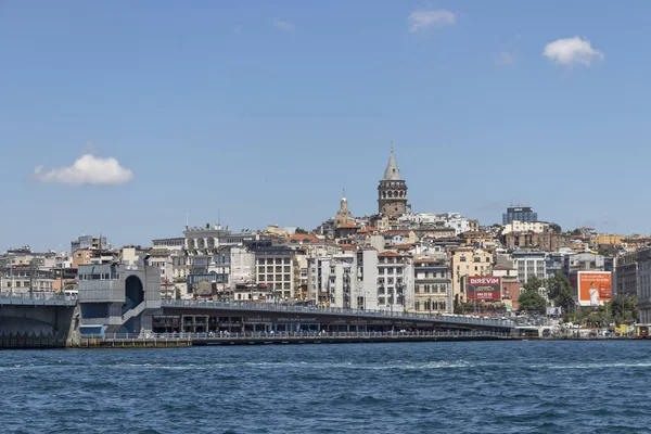 Ponte Galata e Chifre de Ouro na cidade de Istambul — Fotografia de Stock