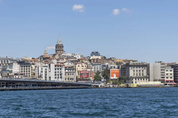 Galatabron och Gyllene hornet i Istanbuls stad — Stockfoto
