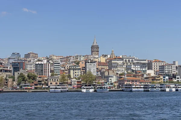 İstanbul şehrinde Haliç'in muhteşem manzarası