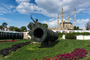 Edirne şehrinde Osmanlı Sultanı Mehmed Anıtı
