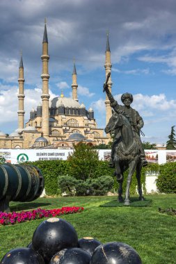 Edirne şehrinde Osmanlı Sultanı Mehmed Anıtı