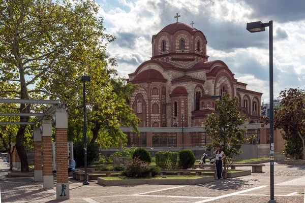 Iglesia ortodoxa en el centro de la ciudad de Xanthi, Grecia —  Fotos de Stock