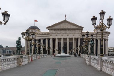 Üsküp'teki Vardar Nehri ve Arkeoloji Müzesi