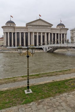 Üsküp'teki Vardar Nehri ve Arkeoloji Müzesi