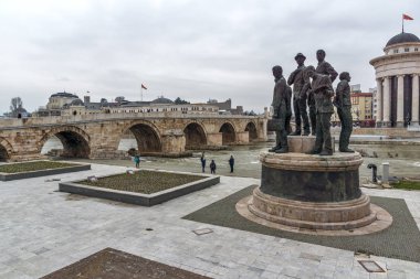 Üsküp'teki Vardar Nehri ve Arkeoloji Müzesi