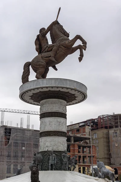 Памятник Александру Великому в центре Скопье — стоковое фото