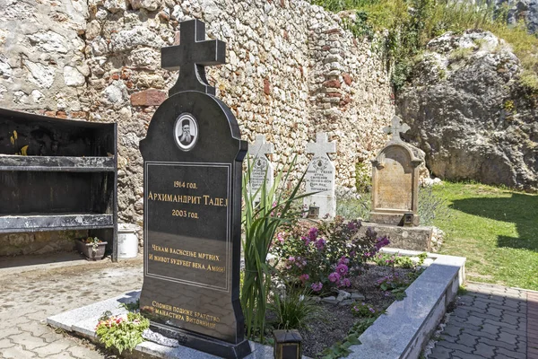 La tumba del anciano Tadeo en el monasterio de Vitovnica, Serbia — Foto de Stock