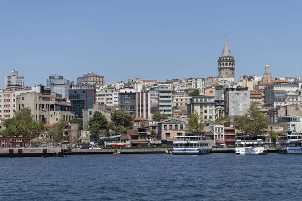 Panorama från Bosporus till Gyllene hornet i staden Istanbul — Stockfoto