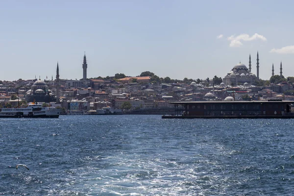 Panorama dal Bosforo al Corno d'Oro nella città di Istanbul — Foto Stock