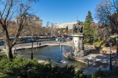 Madrid Şehrinde Kraliçe I. Isabella Anıtı, İspanya