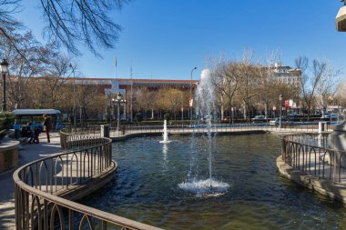 Madrid Şehrinde Kraliçe I. Isabella Anıtı, İspanya