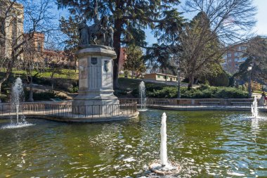 Madrid Şehrinde Kraliçe I. Isabella Anıtı, İspanya
