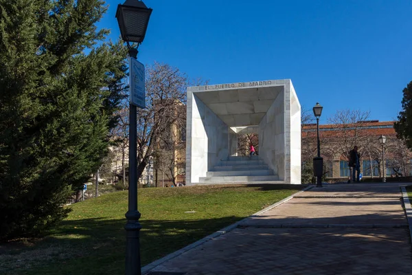 Monumento del Pueblo de Madrid en la Ciudad de Madrid, España — Foto de Stock