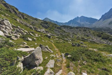 Yalovarnika zirvesi ve Begovitsa Nehri Vadisi, Pirin Dağı