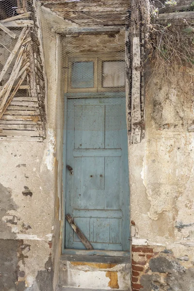 Kavala şehrinin eski kentinde tipik sokak ve evler, Yunanistan