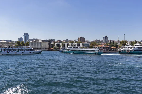 İstanbul Boğazı'ndan İstanbul şehrine manzara