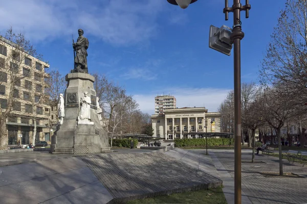 Памятник павшим в войнах в центре города Хасково — стоковое фото