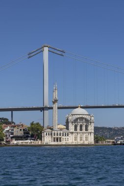 İstanbul'da 15 Temmuz Şehitler Köprüsü İstanbul Boğazı üzerinde