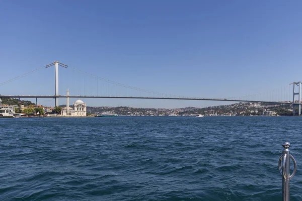 15 juillet Pont des martyrs sur le Bosphore à Istanbul — Photo