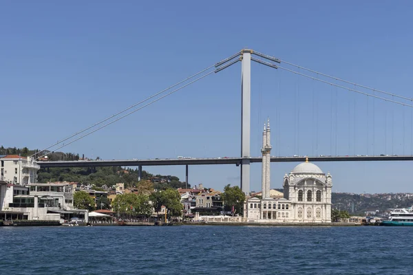 15 July Martyrs Bridge over  Bosporus at city of Istanbul — Stock Photo, Image