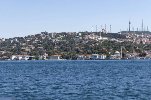 Panorama from Bosporus to city of Istanbul — Stock Photo, Image