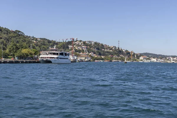 Panorama dal Bosforo alla città di Istanbul — Foto Stock