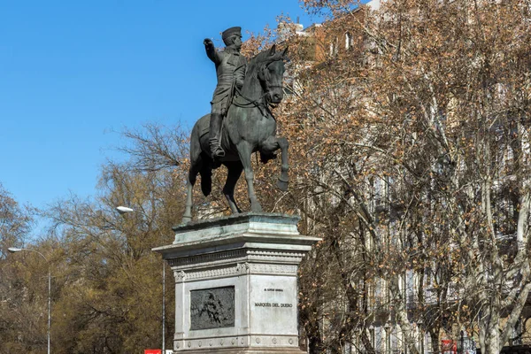 Monumento a Marques del Duero en Madrid, España —  Fotos de Stock