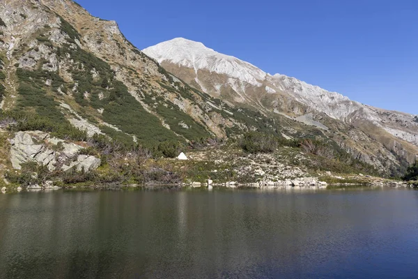 Okoto (Το Μάτι) Λίμνη και Vihren Peak, Pirin Mountain — Φωτογραφία Αρχείου