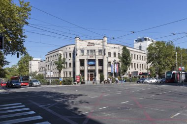 Belgrad Üniversitesi Hukuk Fakültesi B şehrinin merkezinde.