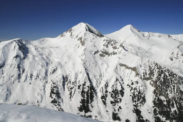 Vinterpanorama över Pirin Mountain, Bulgarien — Stockfoto