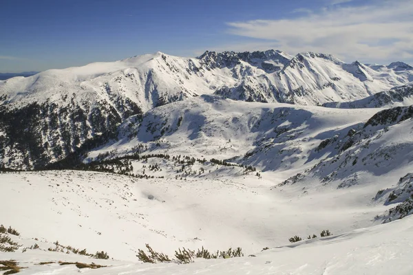 Panorama de invierno de Pirin Mountain, Bulgaria — Foto de Stock