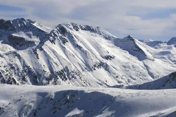 Winterpanorama des Pirin-Gebirges, Bulgarien — Stockfoto