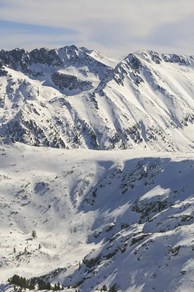 Panorama de invierno de Pirin Mountain, Bulgaria — Foto de Stock