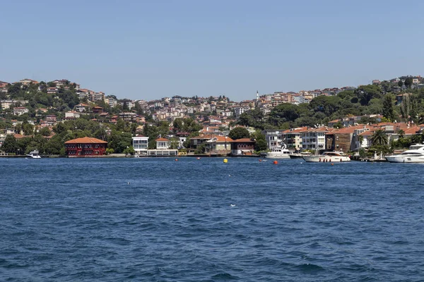 Panorama from Bosporus to city of Istanbul — Stock Photo, Image