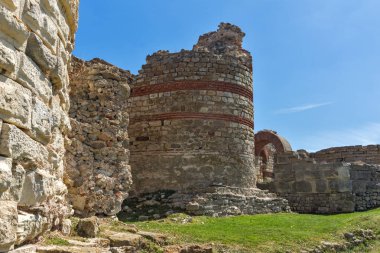 Bulgaristan 'ın eski Nesebar kentinde tahkimat kalıntıları