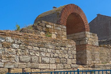 Bulgaristan 'ın eski Nesebar kentinde tahkimat kalıntıları