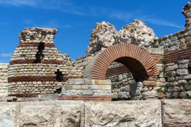 Bulgaristan 'ın eski Nesebar kentinde tahkimat kalıntıları