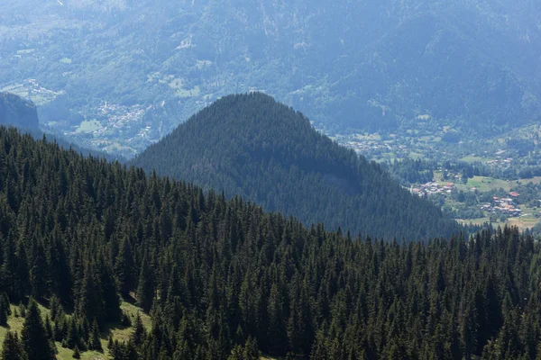 Landscape of Rhodope Mountains from Snezhanka tower, Bulgaria — Stock Photo, Image